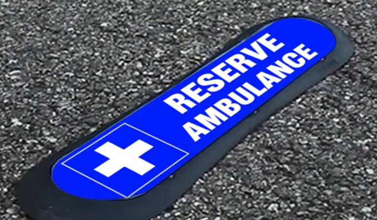 Signaletique parking parking Com Park brevetee visuel reserve ambulance installee en france