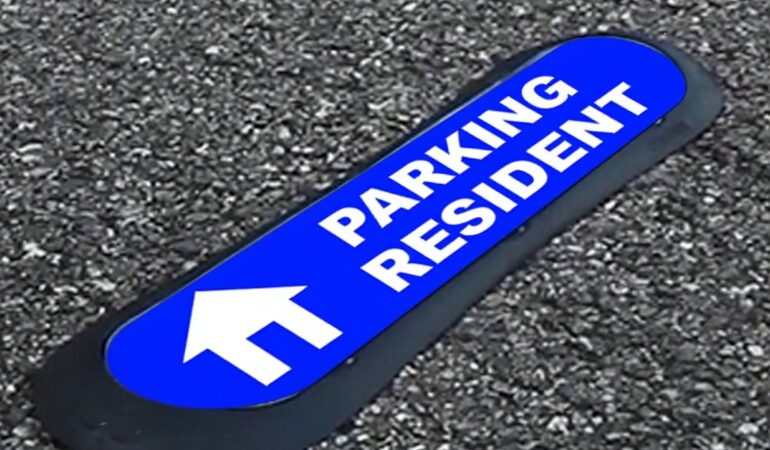 Signaletique parking copropriete Com Park brevetee visuel parking resident installee en belgique