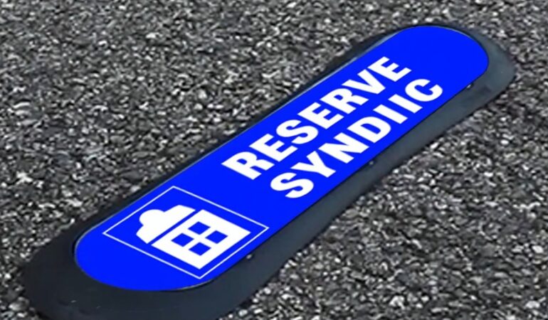 Signaletique parking copropriete Com Park brevetee visuel reserve syndic installee en belgique