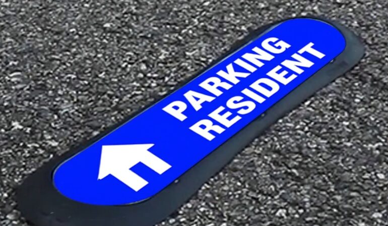 Signaletique parking copropriete Com Park brevetee visuel parking resident installee en luxembourg