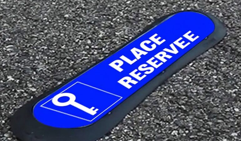 Signaletique parking copropriete Com Park brevetee visuel place reservee installee en france