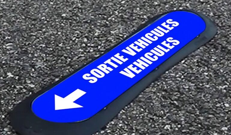 Signaletique parking copropriete Com Park brevetee visuel sortie vehicules installee en france