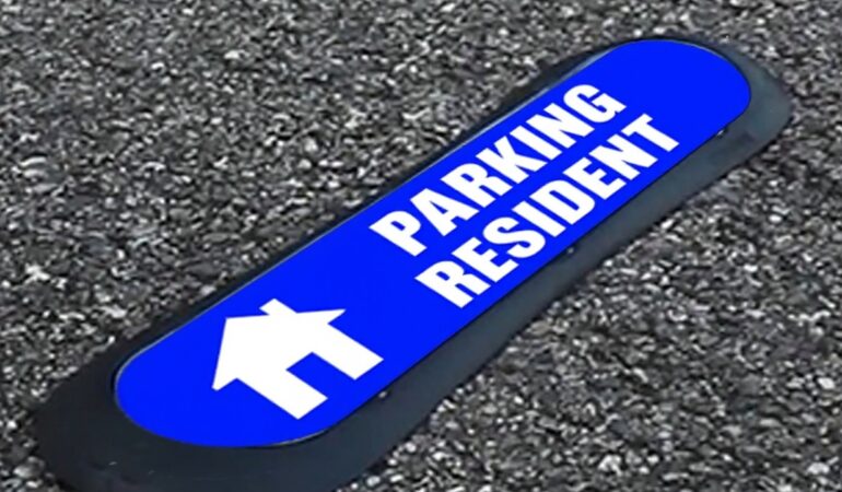 Signaletique parking copropriete Com Park brevetee visuel parking resident installee en france