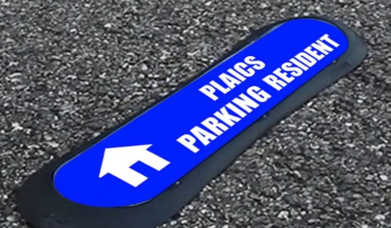 Signaletique parking copropriete Com Park brevetee visuel parking resident installee en france
