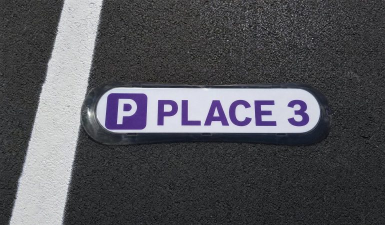Revendeur Com’Park marqueur au sol Reims — kit signalétique de parking modulable PLACE 3